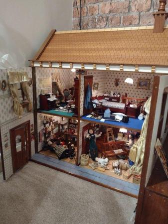 Image 2 of Dolls house shop selling empty with lights