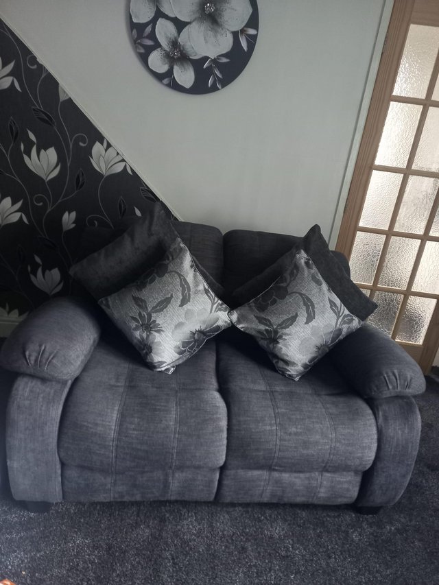 Preview of the first image of 3+2+1 fabric sofas good condition.