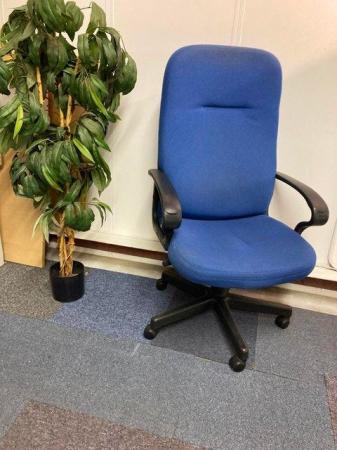 Image 6 of Comfortable blue office swivel/desk/task/computer chair