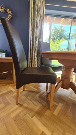 Image 1 of Extendable dining table in Excellent condition- seats 4 to 6