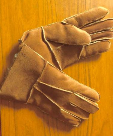 Image 2 of NEW SHEEPSKIN GLOVES IN SIZE LARGE