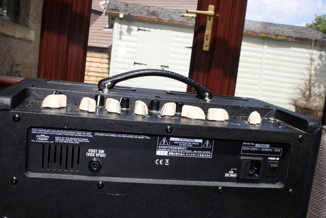 Image 7 of Vox VT20 Modelling Guitar Amplifier