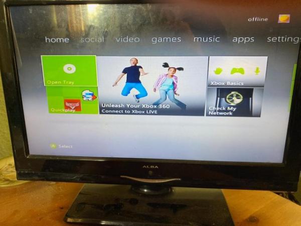 Image 2 of Xbox360, controller with 5 Games