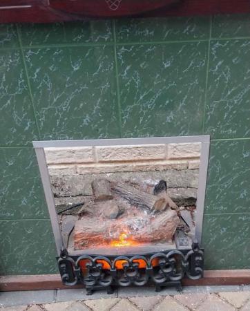 Image 1 of Fire surround and electric log-effect heater insert