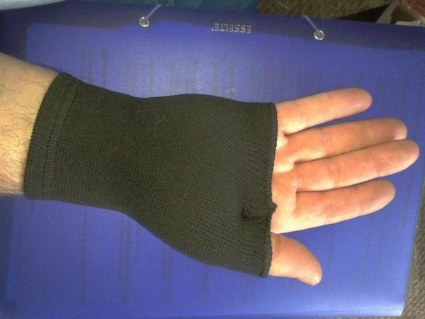 Image 2 of NEW METAL DETECTOR WRIST SUPPORT BRACE ONE PAIR