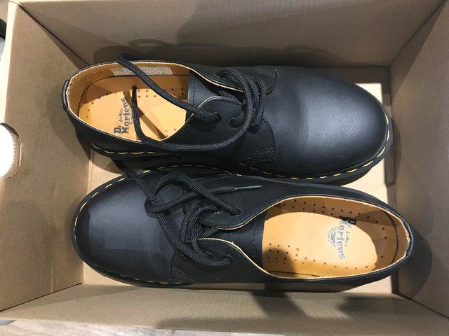 Preview of the first image of Dr Martens Air wair Oxford shoes.