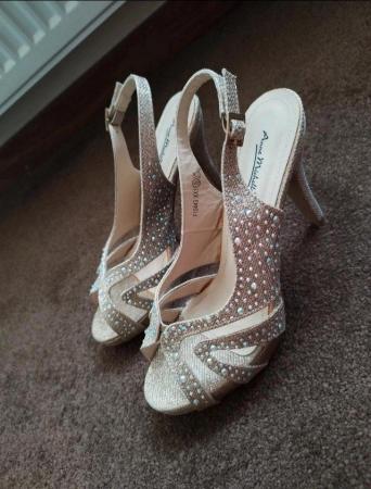 Image 1 of Gold Heels, Size 6, VGC, Anne Michelle