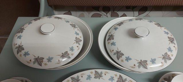 Image 3 of Vinewood Ridgway White Mist dinner table dishes.