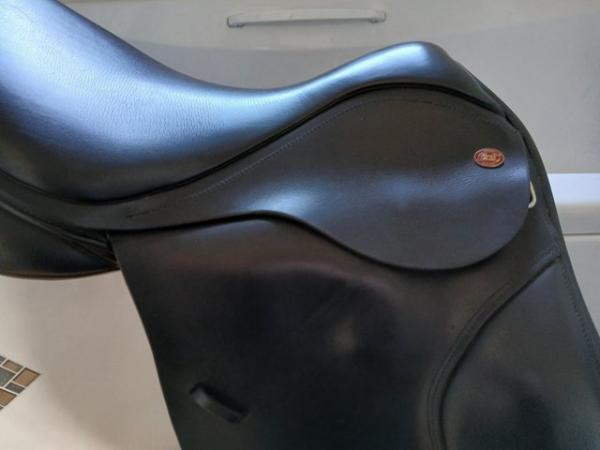 Image 2 of Kent & Masters 17.5" Black COB saddle