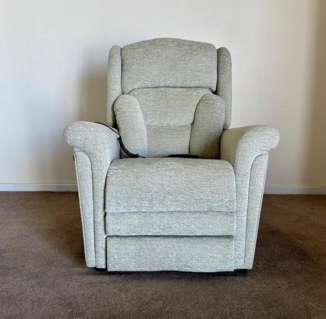 Image 2 of LUXURY ELECTRIC RISER RECLINER DUAL MOTOR GREEN CAN DELIVER