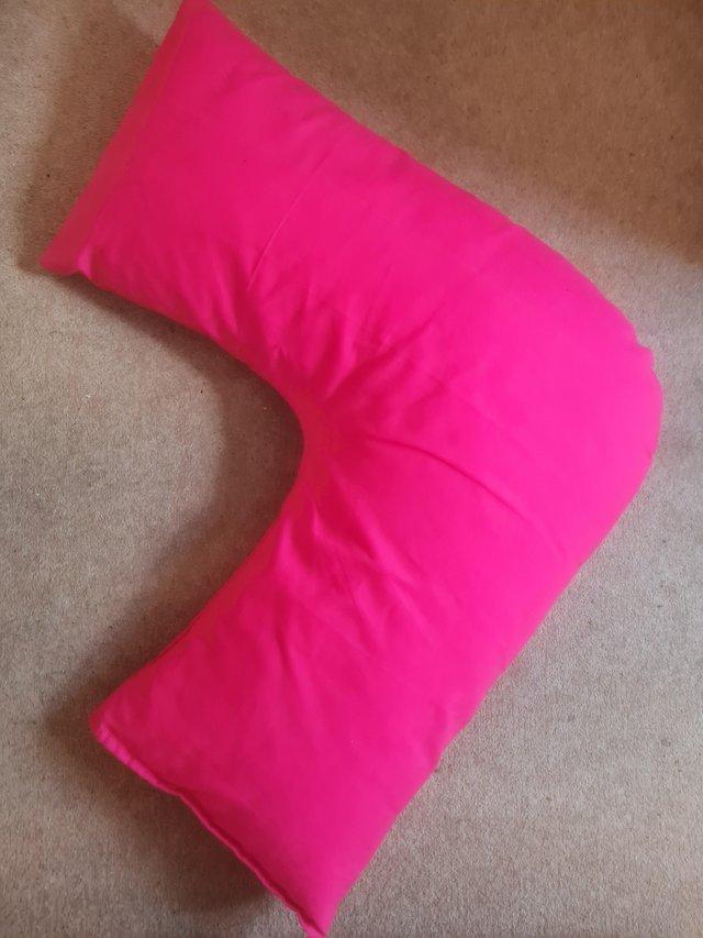 Preview of the first image of Hot pink pregnancy pillow, £5.