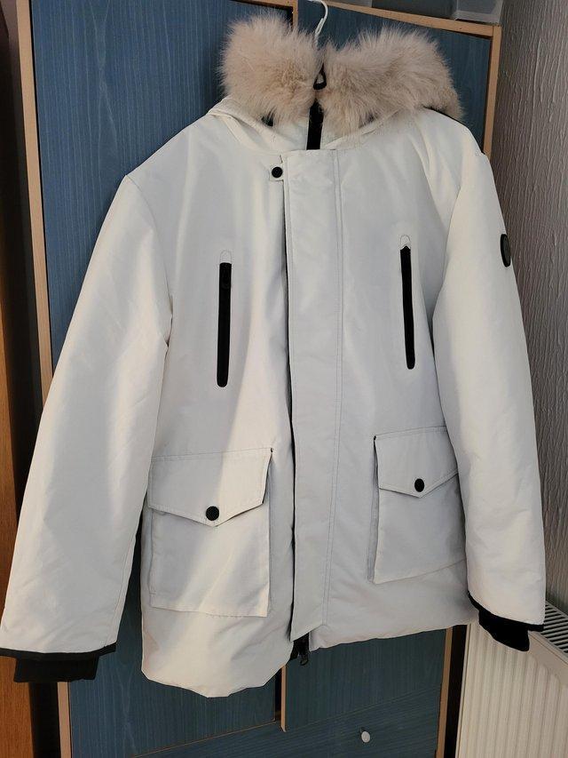 Preview of the first image of Noize Cruelty-Free Outerwear White  Coat Size L.