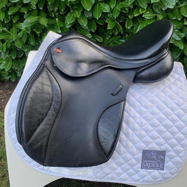 Preview of the first image of Kent And Masters 17 inch high wither saddle (S3028).
