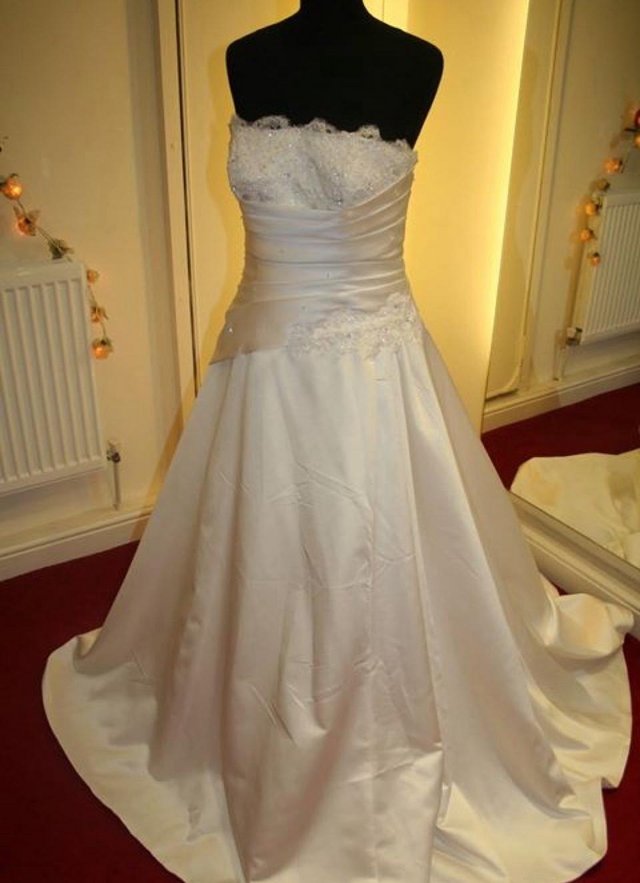 Preview of the first image of Sweetheart wedding dress.