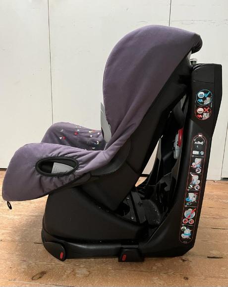 Preview of the first image of MAXI COSI forward facing car seat, can be turned 90 degree..
