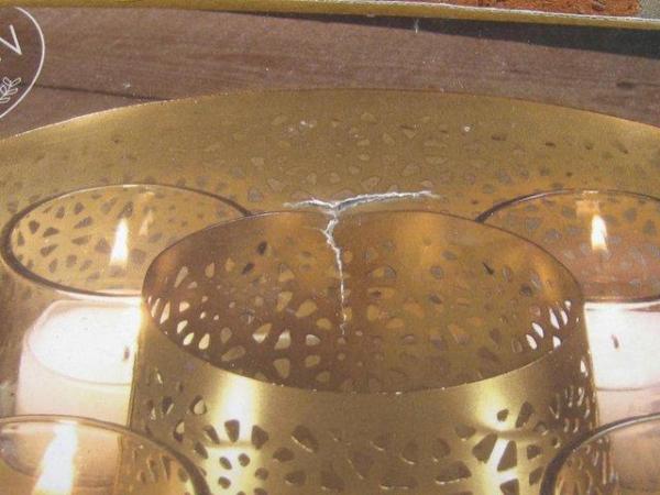 Image 2 of Candle tray in brass-effect metal