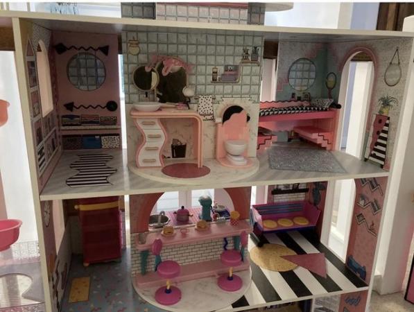 Image 2 of LOL surprise house of surprises dolls house