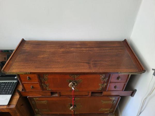 Image 3 of Chinese alter / Cabinet for a touch of sophistication