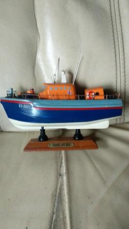Image 2 of RNLI LIFEBOAT RESCUE PICTURE / THAMES LIFEBOAT MODEL