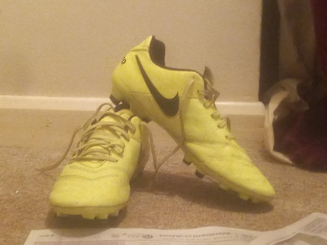 Preview of the first image of Nike Tiempo Size 8 (Uk) football boots.