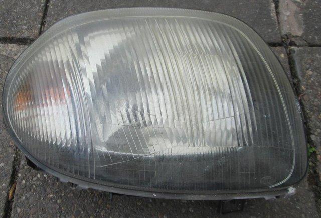 Image 2 of Renault Clio  MkII Phase 1 Head lamp