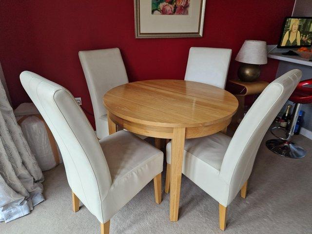 Preview of the first image of Oak round table and 4 leather chairs.