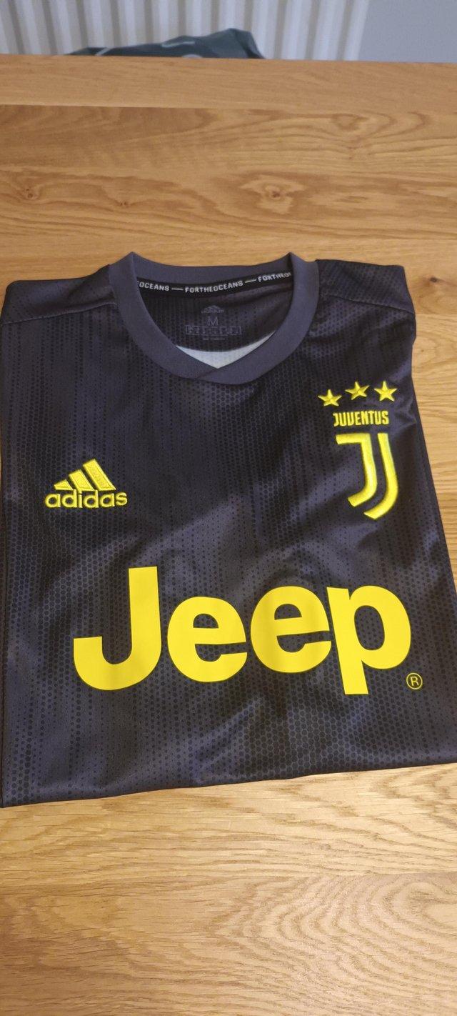 Preview of the first image of Mens ADIDAS dark grey Juventus top.