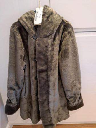 Image 1 of Ladies winter coat (Dennis Basso)