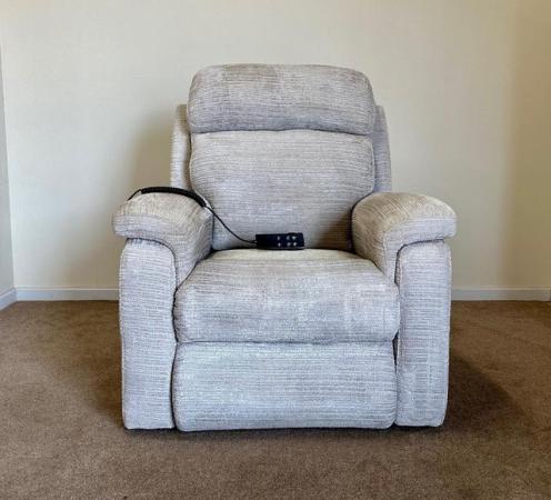 Image 4 of DFS LUXURY ELECTRIC RISER RECLINER DUAL MOTOR CHAIR DELIVERY