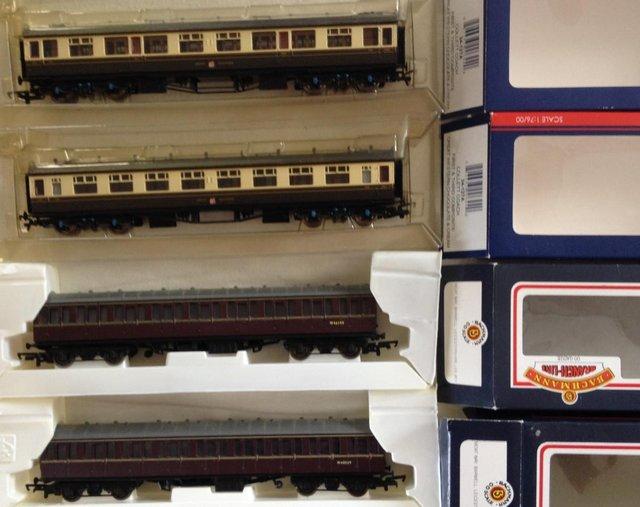 Preview of the first image of Bachmann BR MK1 and Collett Coaches.