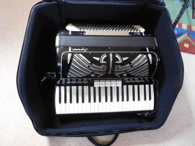 Preview of the first image of Soprani 120 bass piano accordion.