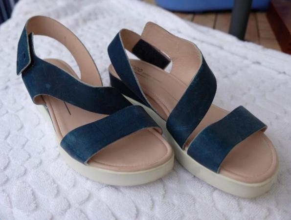 Image 3 of Ecco Ladies Sandals size 4.5 like new