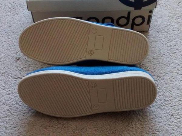 Image 2 of BRAND NEW IN BOX Ladies fabric sandals blue size 6E
