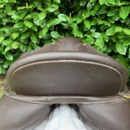Image 17 of Wintec wide 17.5 inch general purpose saddle