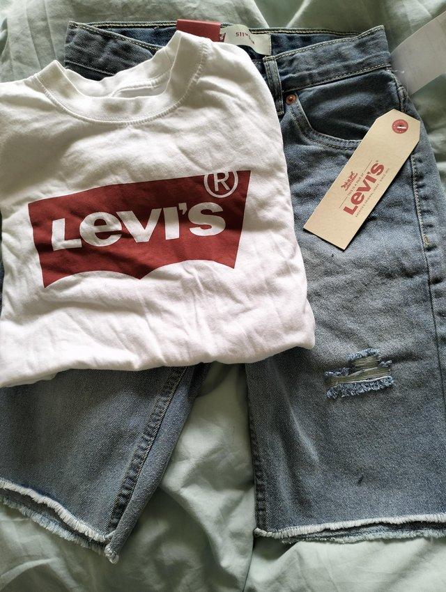 Preview of the first image of Unisex children's Levi shorts and t shirt.