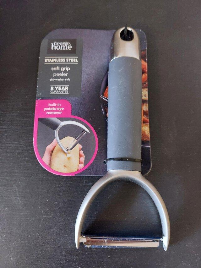 Preview of the first image of Potato peeler brand new in packaging.