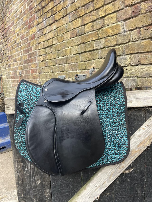 Preview of the first image of Ideal event 17” wide black saddle.