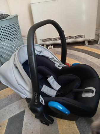 Image 2 of For sale venicci travel system