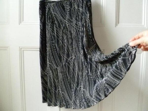 Image 2 of Gerry Weber matching skirt and blouse (price inc P&P)