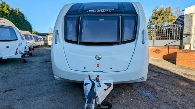 Image 8 of SUPERB SWIFT ACE ENVOY - 2017 4 BERTH CARAVAN WITH AWNING