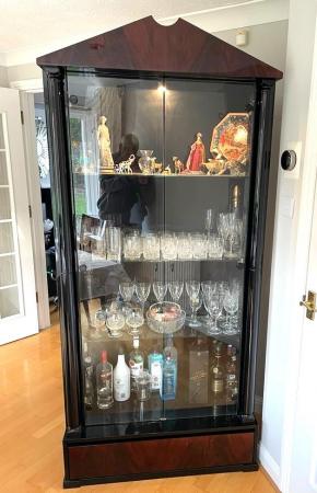 Image 3 of Kesterport Mahogany / Black Gloss Display & Drinks Cabinet