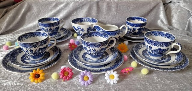 Image 2 of A set of 5 trio tea cups