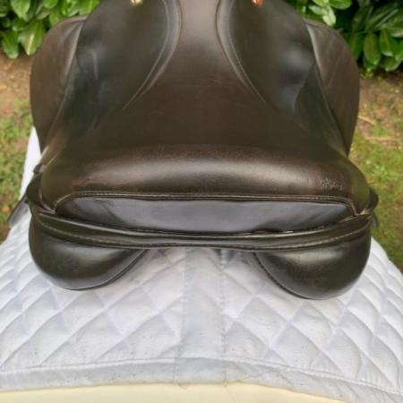 Image 16 of Kent & Masters 15.5 inch Pony Club saddle