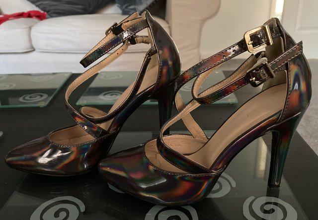Image 2 of Beautiful size 4 metallic high heel shoes