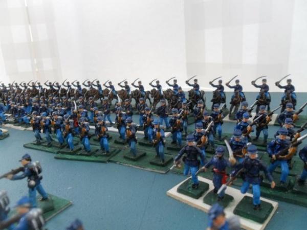 Image 24 of 28 mm white metal Union & Confederate ACW 233 figures.