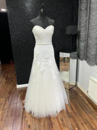 Image 3 of New Beautiful by Enzoani Wedding Dress