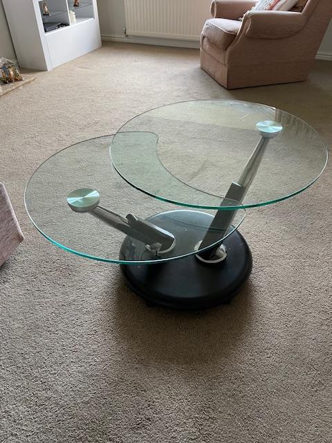 Preview of the first image of coffee table round glass, extendable.