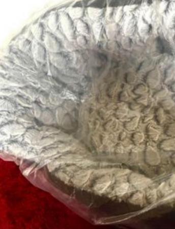 Image 5 of Grey Med/large Cat basket with fur lining