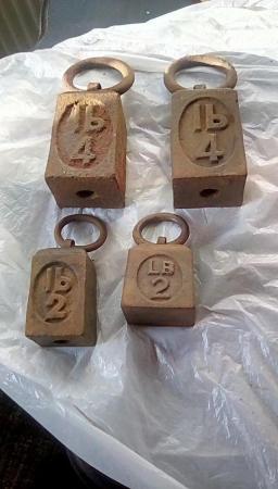 Image 4 of 2 x 2 lb and 2 x 4 lb Old Cast Iron Weights
