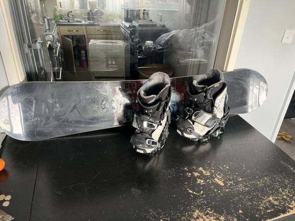 Image 1 of Snowboarding equipment boots and bindings